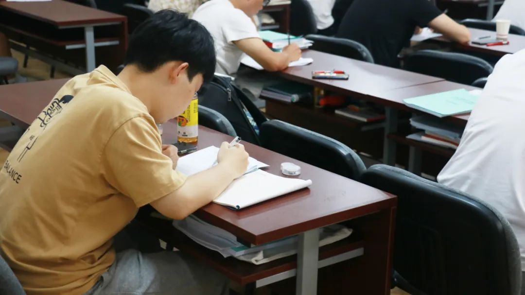 根據往年報班情況